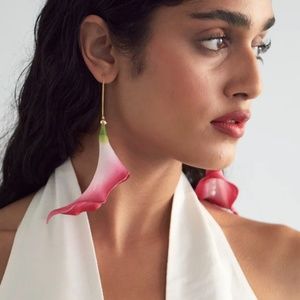 Cult Gaia Calla Earring Dragonfruit